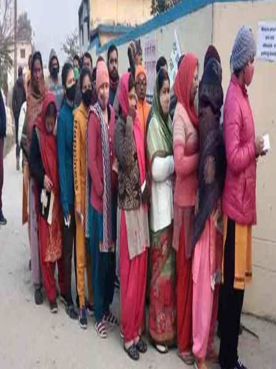 साइकिल के बैलेट बटन में महिला ने डाली फेवीक्विक, मतदान में हुई परेशानी
