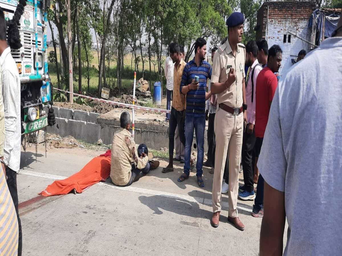 भीषण सड़क हादसे में पत्नी की मौत, हाई स्पीड ट्रक ने मारी टक्कर