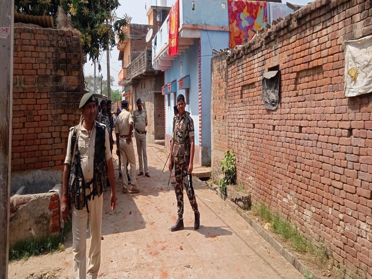 होली के रंजीश में हुई गोलीबारी एवं रोड़ेबाजी, 2 गिरफ्तार, 6 घायल, दो दर्जन बनाए गए आरोपी