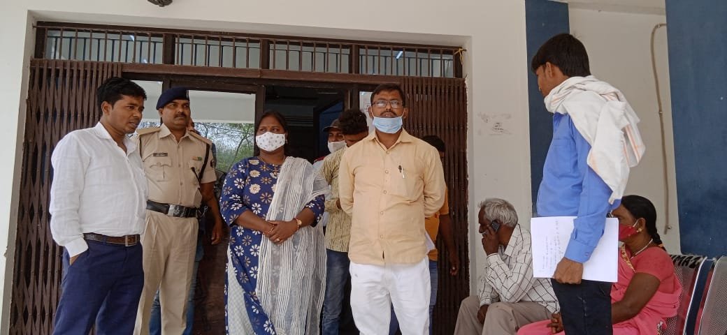 जिला परिषद अध्यक्ष ने ट्रामा सेंटर में कुव्यवस्था को देख जताई नाराजगी