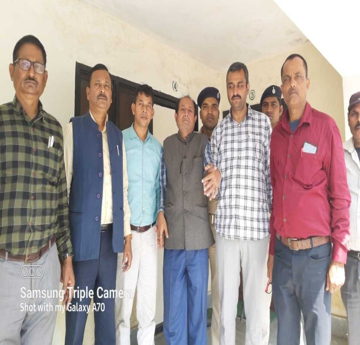 बाल विकास परियोजना कार्यालय के  प्रधान लिपिक को 25000 रूपया रिश्वत लेते गिरफ्तार