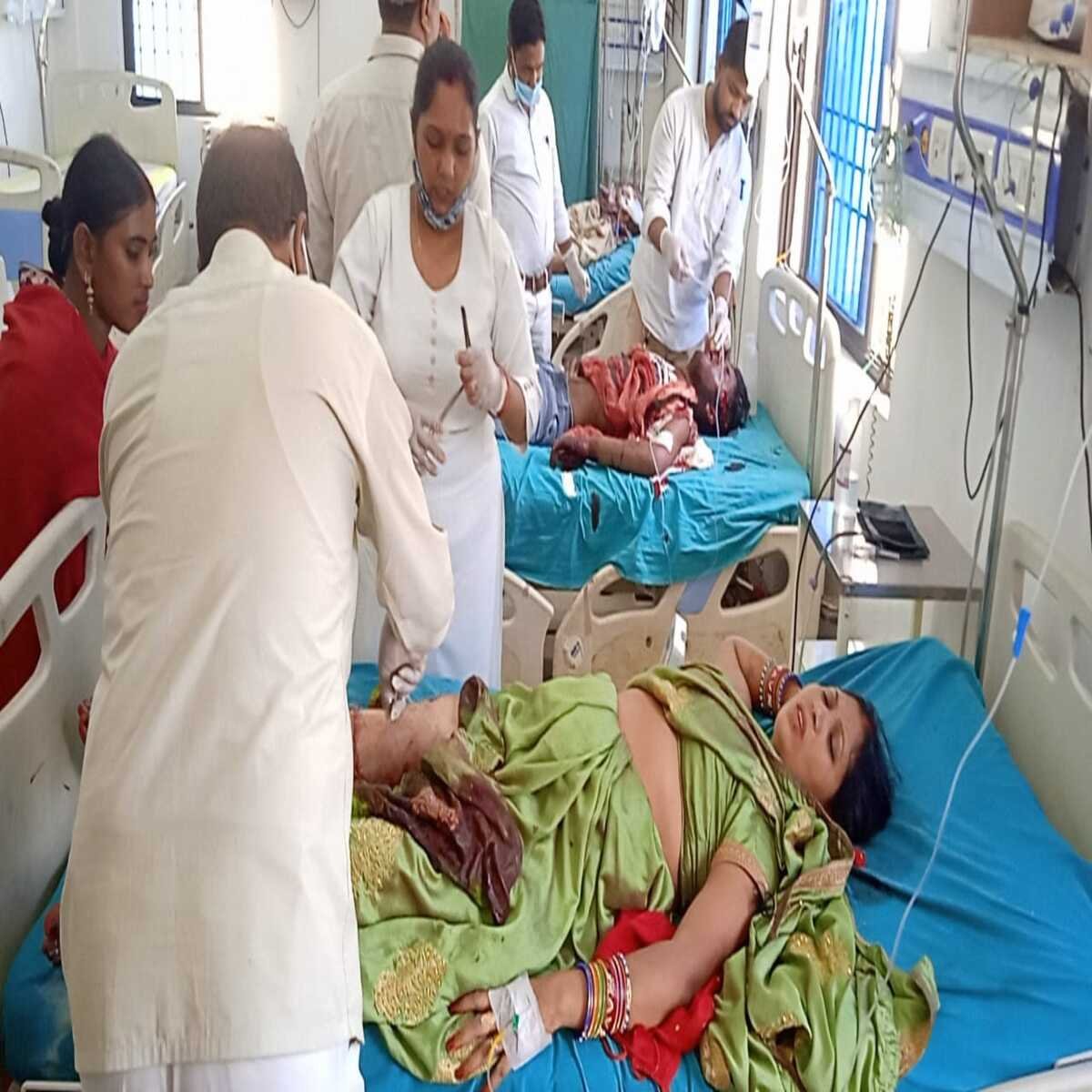 रोहतास: शादी समारोह में जाने के दौरान सड़क हादसे में दो महिला सहित तीन घायल