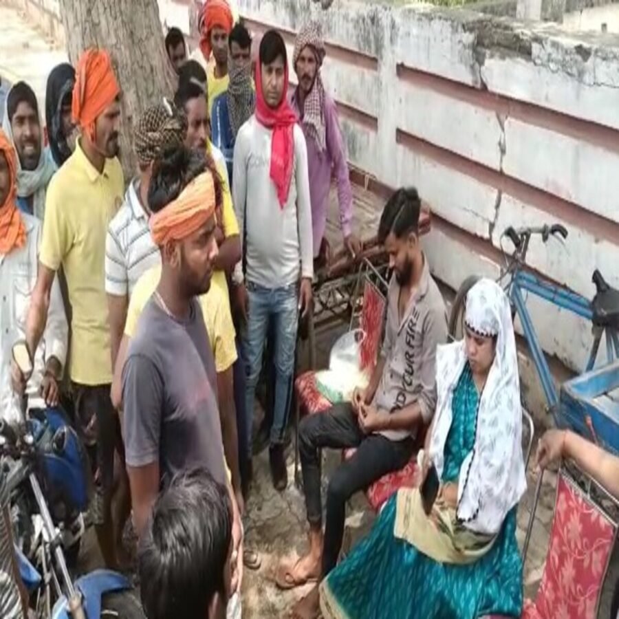 कैमूर: जिले में 5 रुपये बढ़ाने के लिए ठेला चालकों का हड़ताल