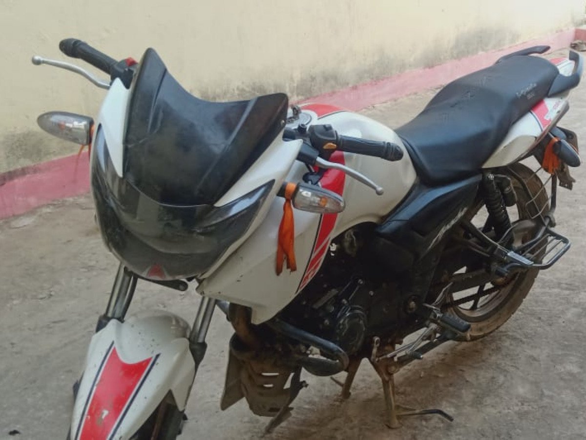 चोरी की बाइक के साथ शराब तस्कर गिरफ्तार