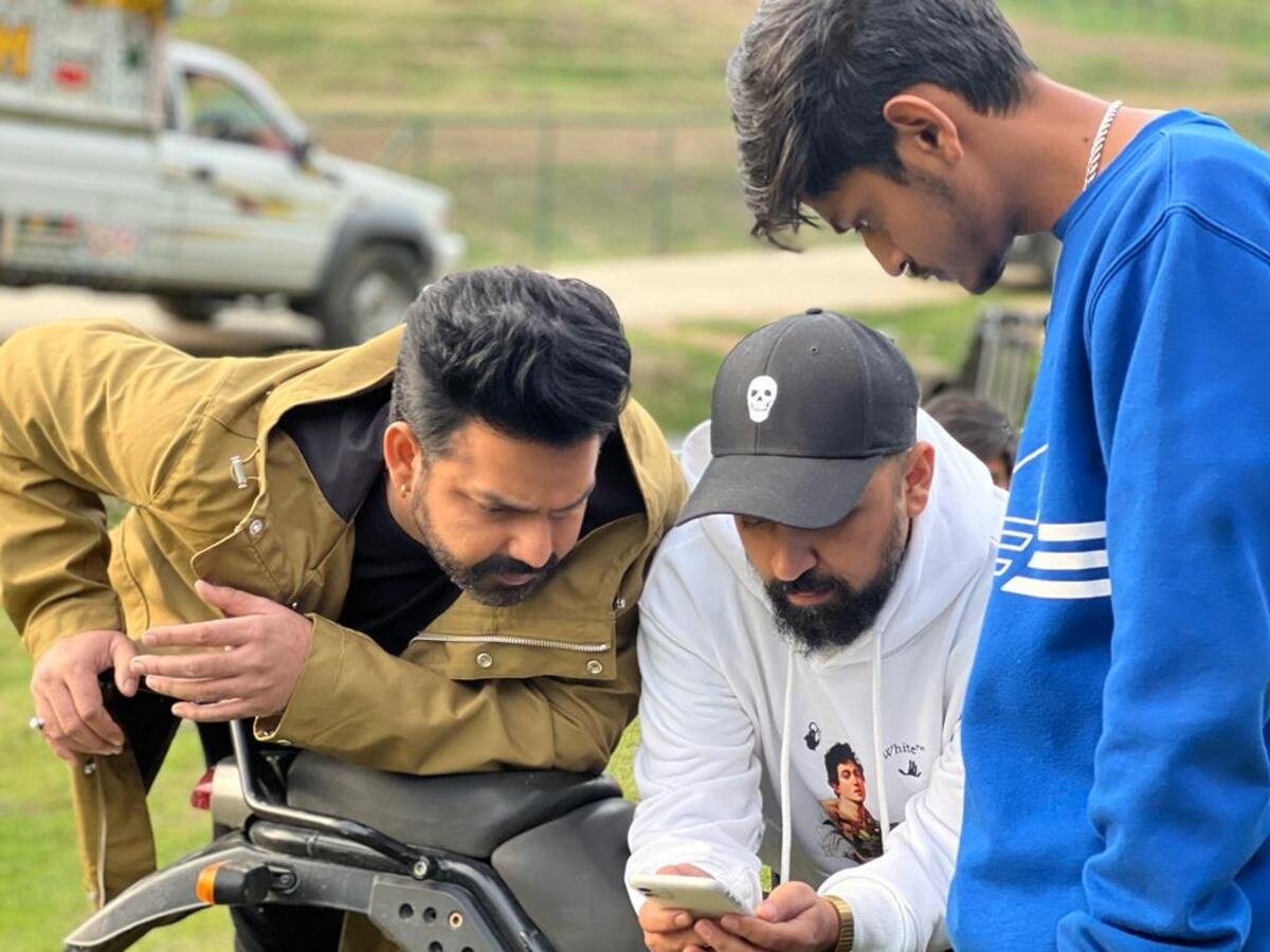 पटना: पावर स्टार पवन सिंह पहले भोजपुरी एलबम की शूटिंग कर रहे जम्मू कश्मीर में