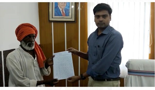 कैमूर: वृद्ध का धोखे से चेक पर हस्ताक्षर कराकर निकाले 9.32 लाख, नही हुई गिरफ्तारी