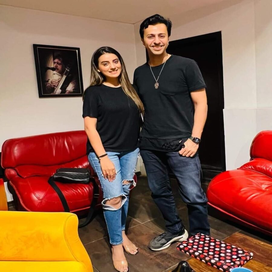 सलीम मर्चेंट के साथ नज़र आएंगी भोजपुरी सेंसेशन अक्षरा सिंह, फ़ोटो हो रहा वायरल