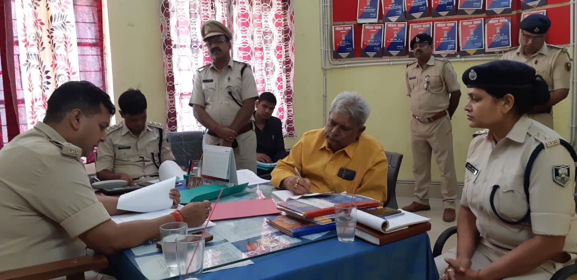 रोहतास एसपी ने सासाराम टाउन थाना का किया रूटीन निरीक्षण