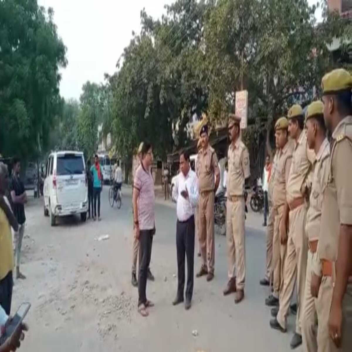 चंदौली: अतिक्रमणकारियों पर चला प्रशासन का बुलडोजर, कच्चे व पक्के अतिक्रमण को कराया गया ध्वस्त, मचा हड़कंप