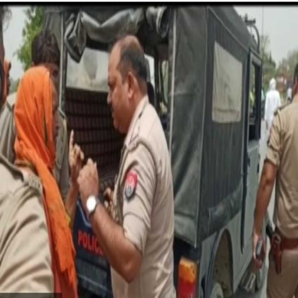 चंदौली: तेज रफ्तार ट्रक ने मोपेड सवार युवती को रौंदा, मौत, बाल-बाल बचे पिता