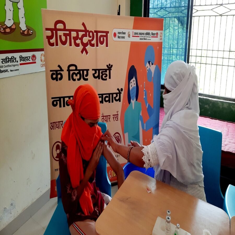 रोहतास: कोविड टीकाकरण में गति लाने के लिए मंगलवार को चलाया गया महाअभियान, महाअभियान के दौरान  पांच हजार से अधिक लोगों को दिया गया टीका 