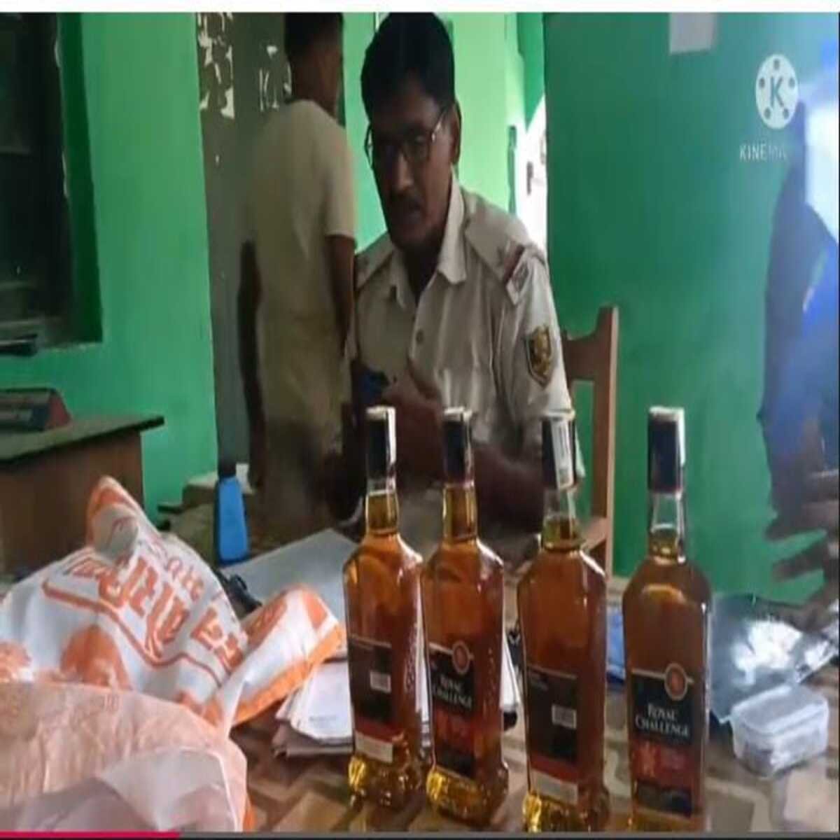 पुलिस ने अंग्रेजी शराब के साथ दो व्यक्ति को किया गिरफ्तार, दो बाइक जप्त