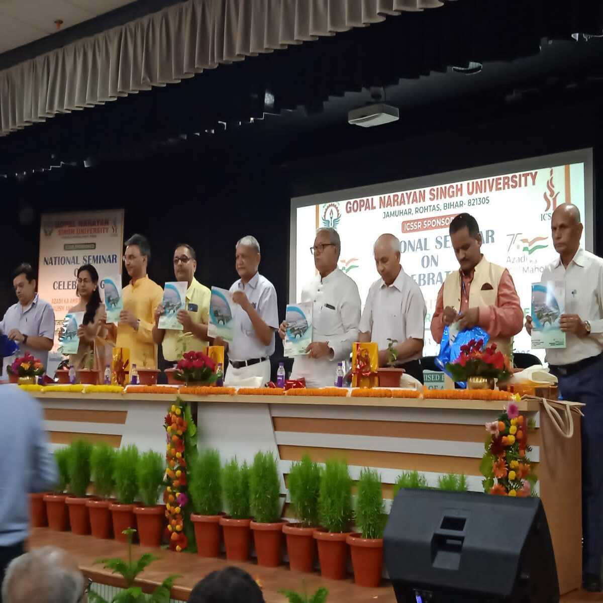 रोहतास: आजादी के अमृत महोत्सव कार्यक्रम के अंतर्गत गोपाल नारायण सिंह विश्वविद्यालय द्वारा जनसंचार एवं पत्रकारिता विभाग के सौजन्य से दो दिवसीय राष्ट्रीय सेमिनार का शुभारंभ