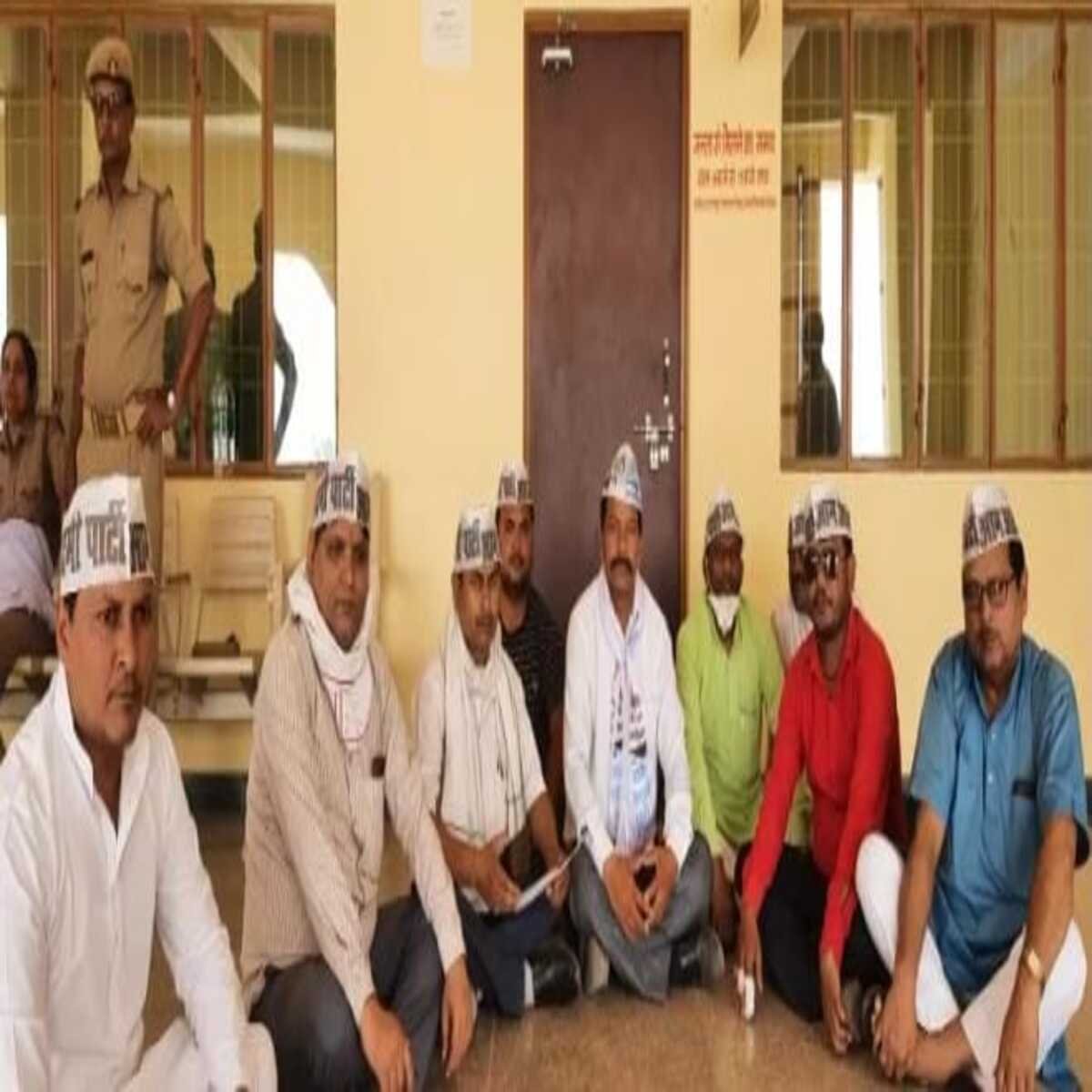 मोदी सरकार कश्मीर फाइल्स फिल्म के लगा रही पोस्टर, कश्मीरी पंडितों की हो रही हत्या : संतोष पाठक