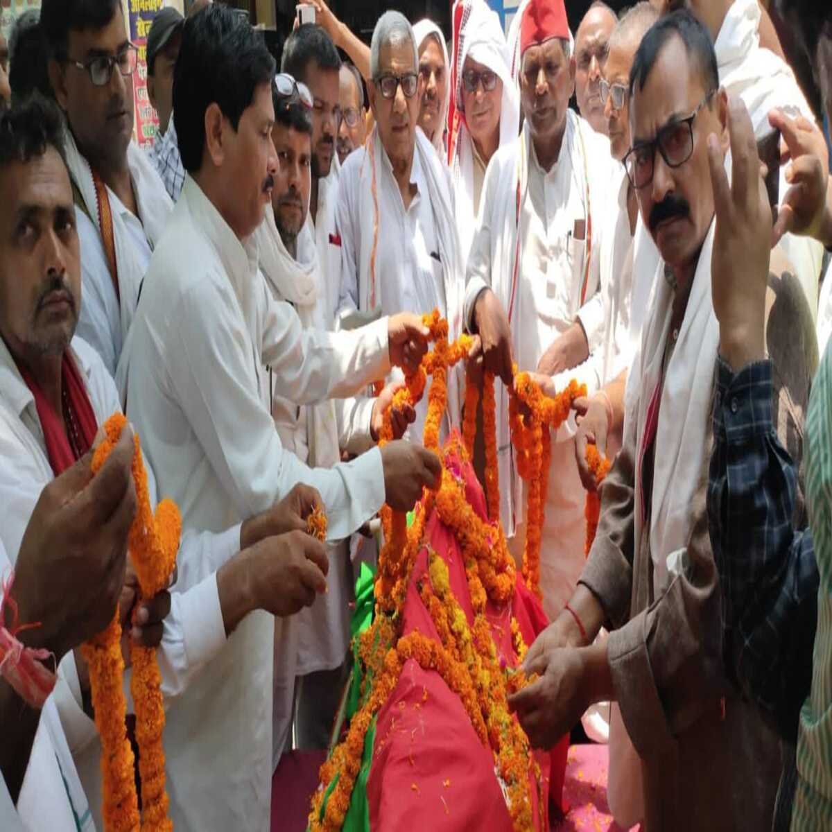 लोकतंत्र रक्षक सेनानी रामवृक्ष यादव जी को दी गयी श्रृद्धांजलि..