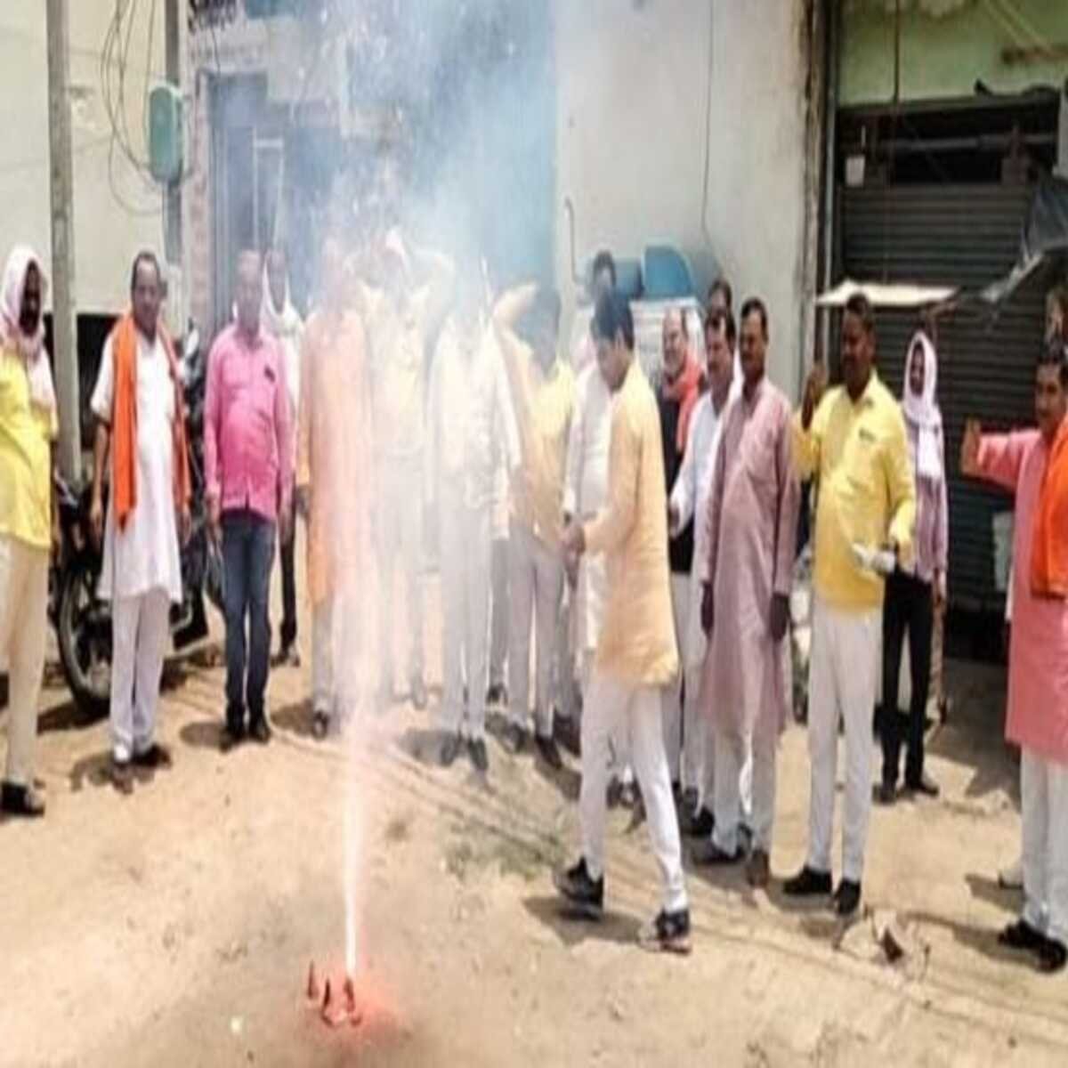 दर्शना सिंह के राज्य सभा सांसद बनने पर खुशी से झूमे भाजपाई, जमकर की आतिशबा
