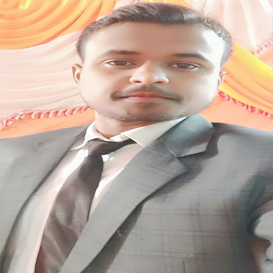 रोहतास: कोनार के मनीष कुमार बने दरोगा, गांव का नाम किया रौशन