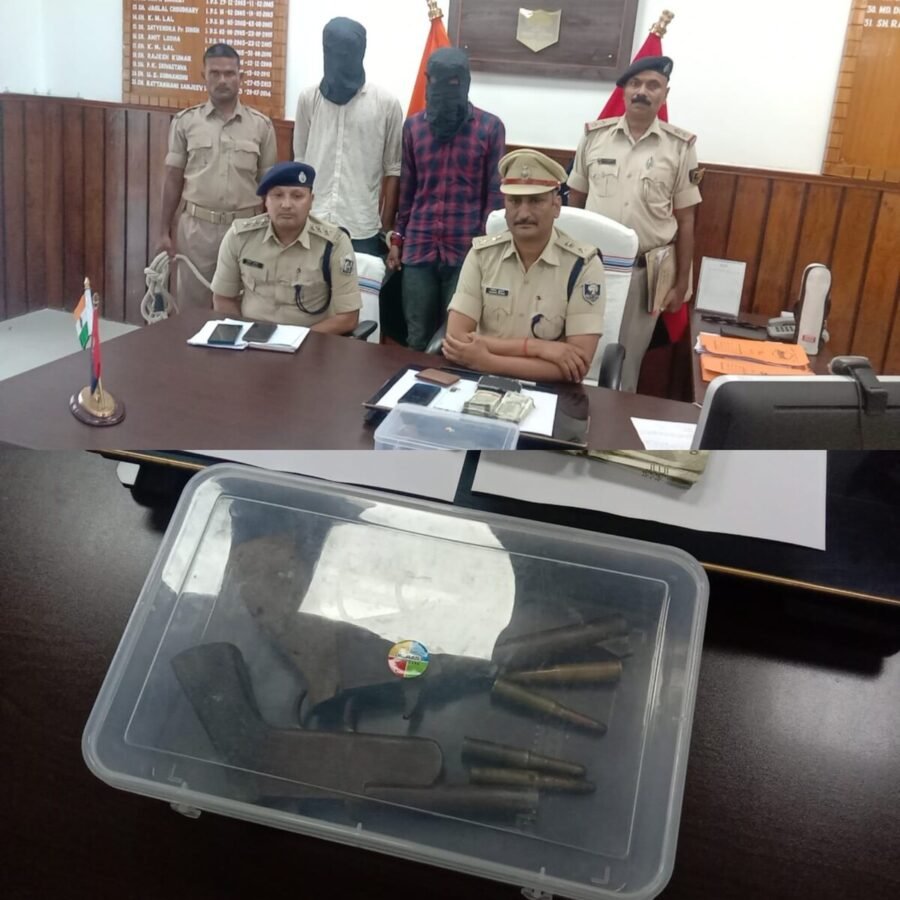कैमूर: पीएनबी के सीएसपी संचालक से लूट मामले में पुलिस ने 98 हजार रुपये और हथियार के साथ किया गिरफ्तार, 11 जुलाई को रामगढ़ थानाक्षेत्र में सीएसपी संचालक से हथियार के बल पर 3.2 लाख की हुई थी लूट