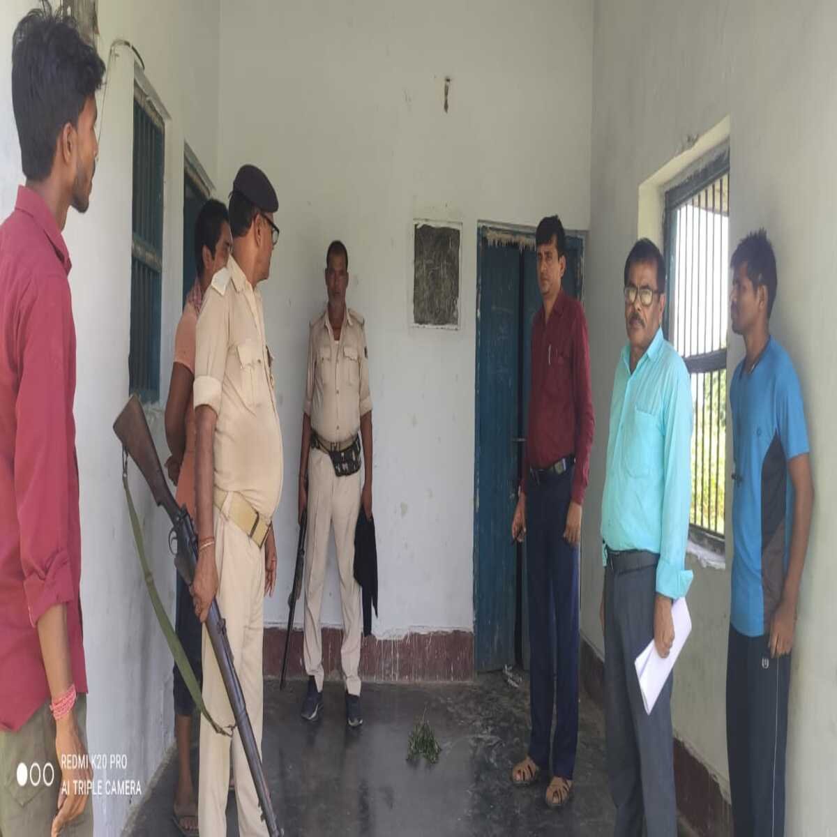 समस्तीपुर: पंचायत निरिक्षण में उप स्वास्थ्य केंद्र में लटका मिला ताला, एमडीएम प्रभारी के लापरवाही के कारण 2 माह से स्कूल में मध्यान भोजन बंद