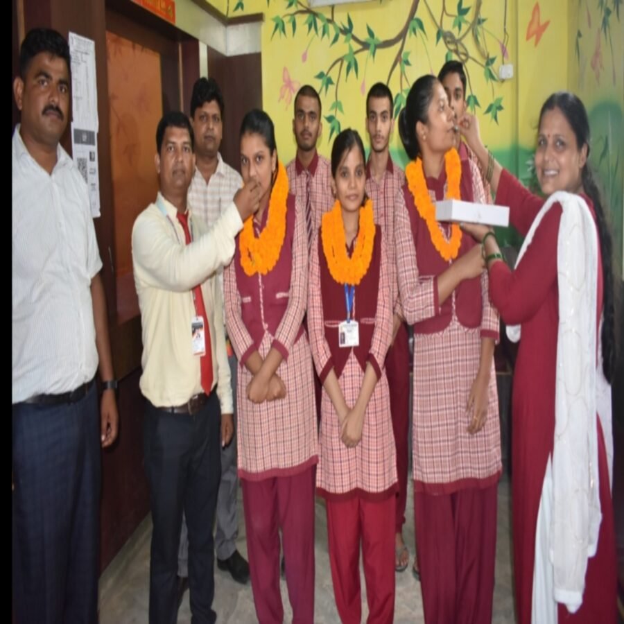 रोहतास: द डीपीएस स्कूल के श्वेता ने 92.2 प्रतिशत अंक की हासिल, 90 प्रतिशत विद्यार्थियों ने प्रथम श्रेणी से पास, सह निदेशक ने छात्रों के उज्ज्वल भविष्य की कामना किए