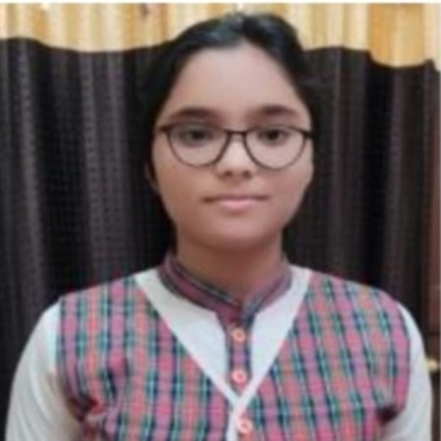 शिक्षक दम्पति की बेटी सोनाक्षी ने 99 फीसद अंक लाकर बनी जिला टॉपर 