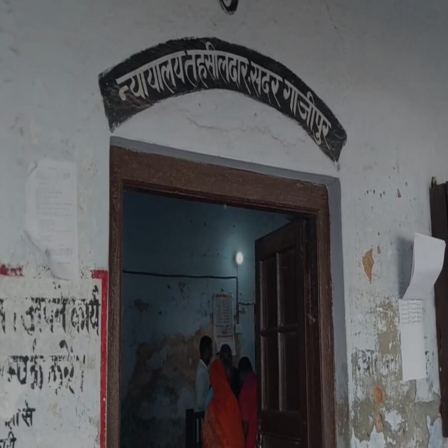 गाजीपुर: सहकारी बैंक के पूर्व अध्यक्ष को गिरफ्तार कर भेजा गया जेल, इलाहाबाद बैंक की आर सी पर जिला प्रशासन ने की कार्रवाई