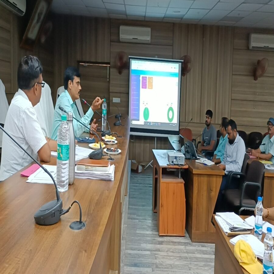 गाजीपुर: क्रिटिकल गैप्स योजना एवं मुख्यमंत्री की घोषणाओं की समीक्षा बैठक हुई सम्पन्न