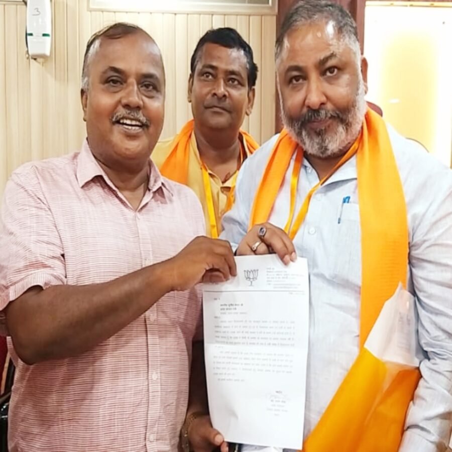 चन्दौली: उत्तर प्रदेश के दिव्यांगजनों को जल्द मिलेगी वातानुकूलित बसों में निः शुल्क यात्रा की सौगात, यूपी के परिवहन मंत्री दयाशंकर सिंह ने लखनऊ में दिया संकेत