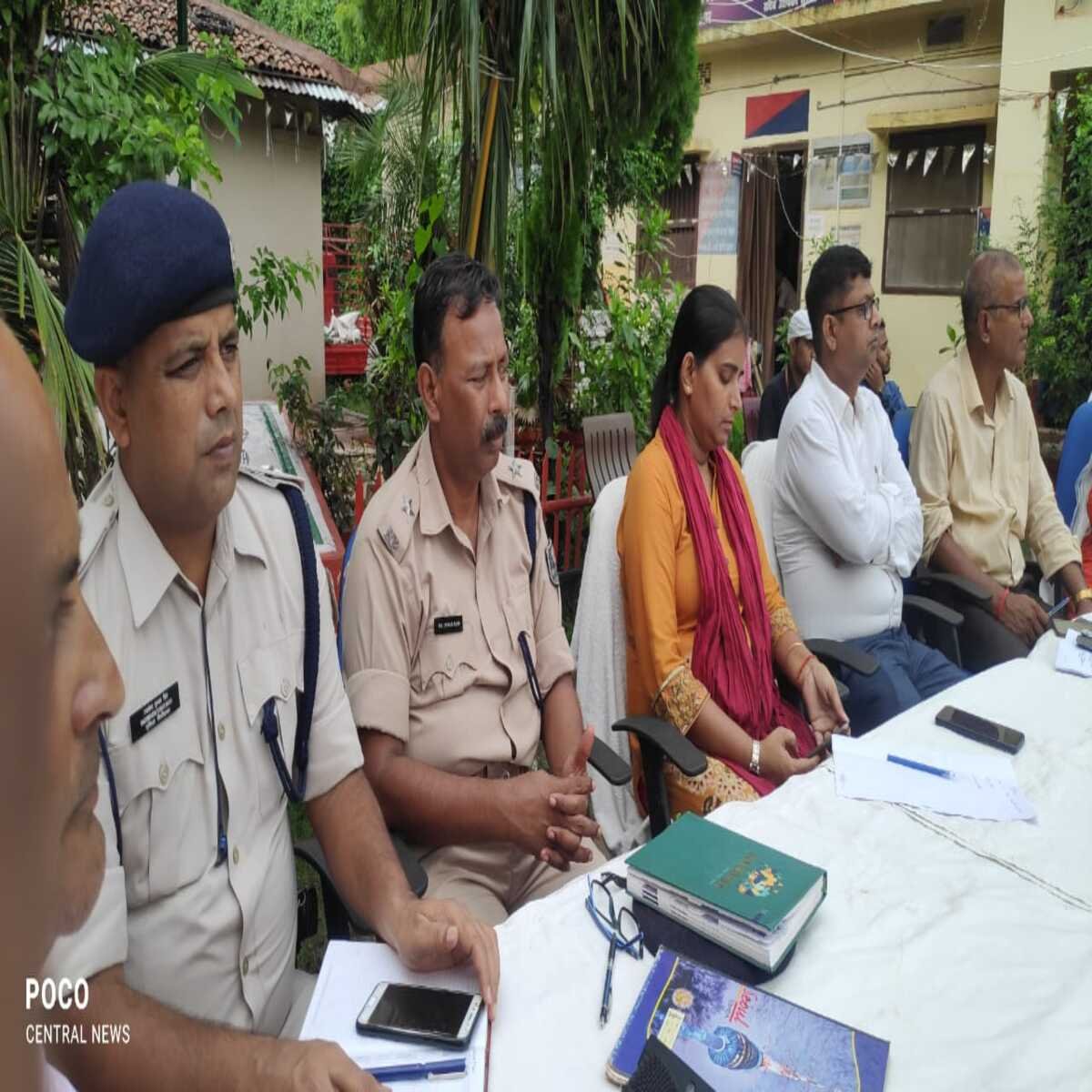 कटिहार : आगामी पर्व त्योहारों को लेकर नगर थाना में आयोजित की गई शांति समिति की बैठक 
