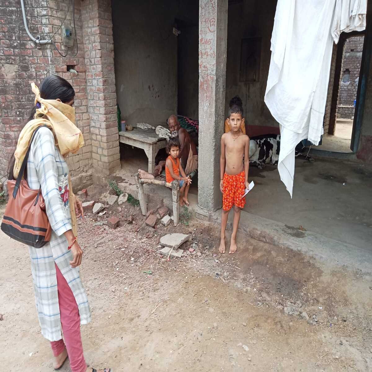 मरीज में टीबी की पुष्टि होने के बाद परिवार के सभी सदस्यों को खिलाई जाती है दवा
