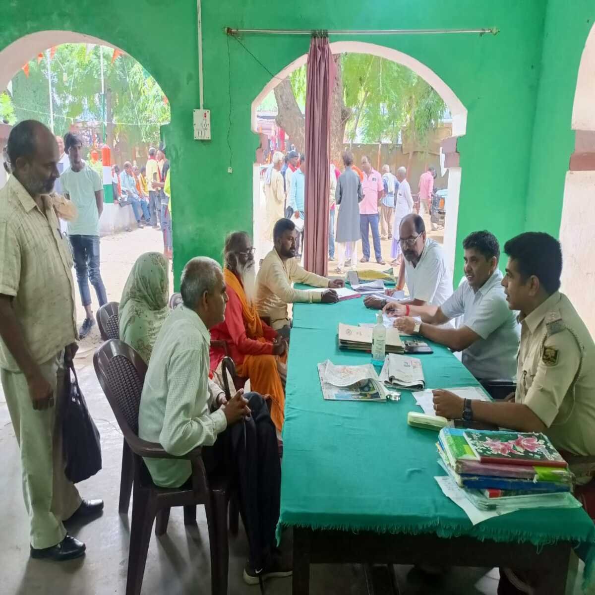 चेनारी : अलग-अलग जगहों से 12 शराबियों को किया गया गिरफ्तार