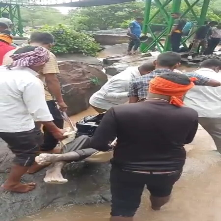 रोहतास : तुतला भवानी के कुंड में डूबे युवक के 48 घंटे बाद शव बरामद
