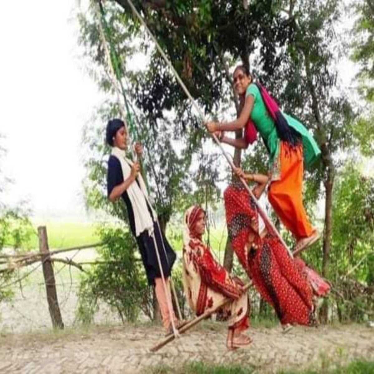 चन्दौली : सावन में नही सुनाई देती कजरी और गायब हुए पेड़ों से झूले