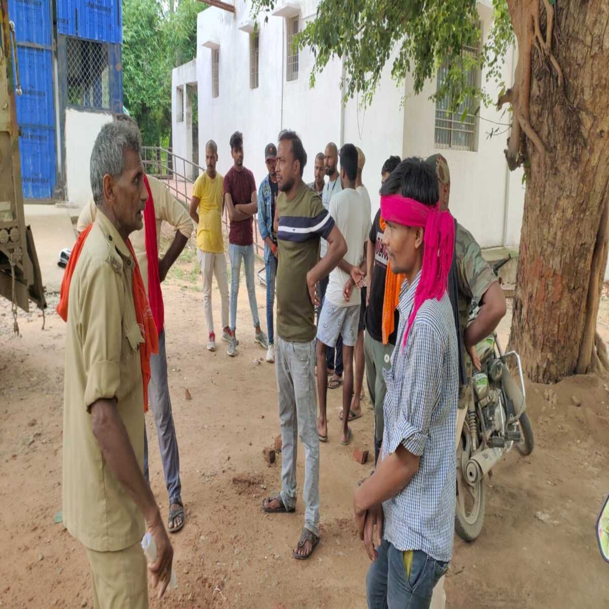 कैमूर: पुसौली के पास ट्रेन से कटकर एक व्यक्ति की मौत, घर से बाजार करने निकला था मृतक,  शव को पोस्टमार्टम के लिए लाया गया सदर अस्पताल