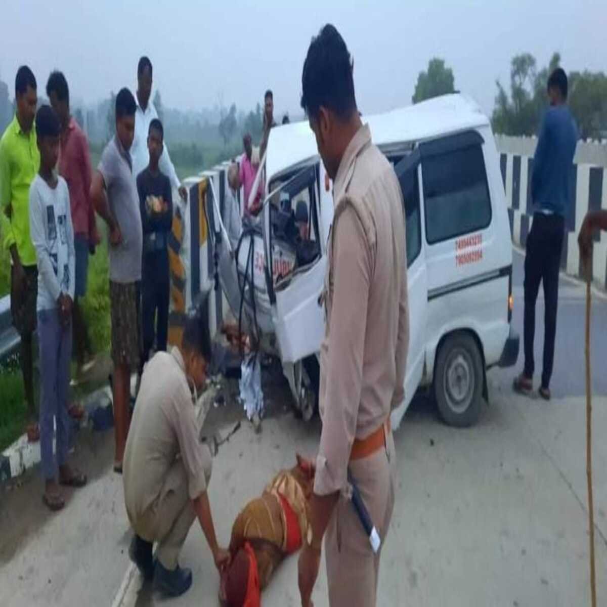 गाजीपुर: मरीज लेकर जा रही एम्बुलेंस का देवकली पुल पर भीषण हादसे में तीन की मौत, पाँच घायल