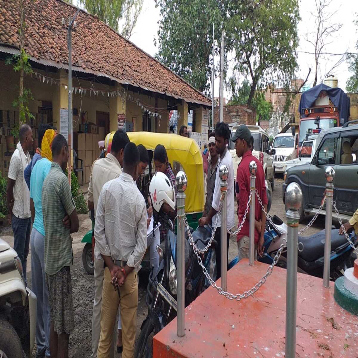 दुर्गावती में पानी भरे गड्ढे में डूबने से 12 वर्षीय छात्र की मौत, मचा कोहराम