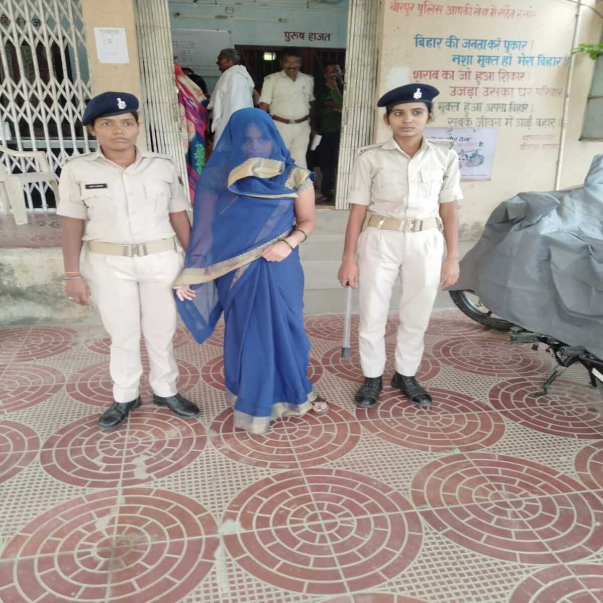 बेगूसराय : वीरपुर के सहुरी से फर्जी शिक्षिका हुई गिरफ्तार 