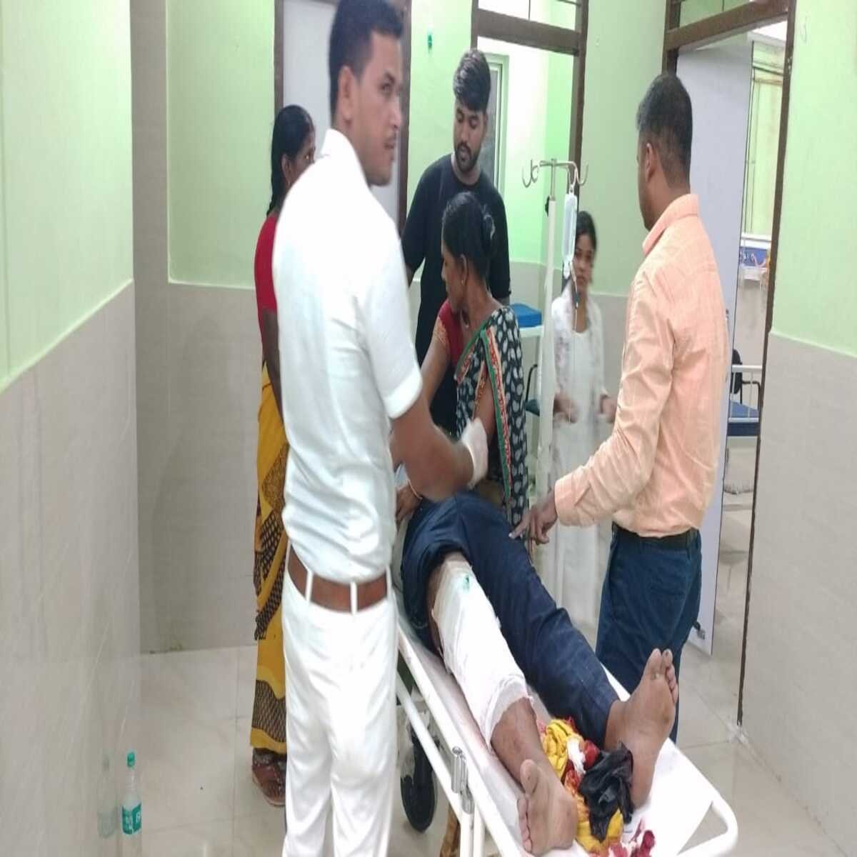 औरंगाबाद : बाइक  व ऑटो की टक्कर में बाइक सवार गम्भीर रूप से घायल अस्पताल में इलाजरत बाइक सवार