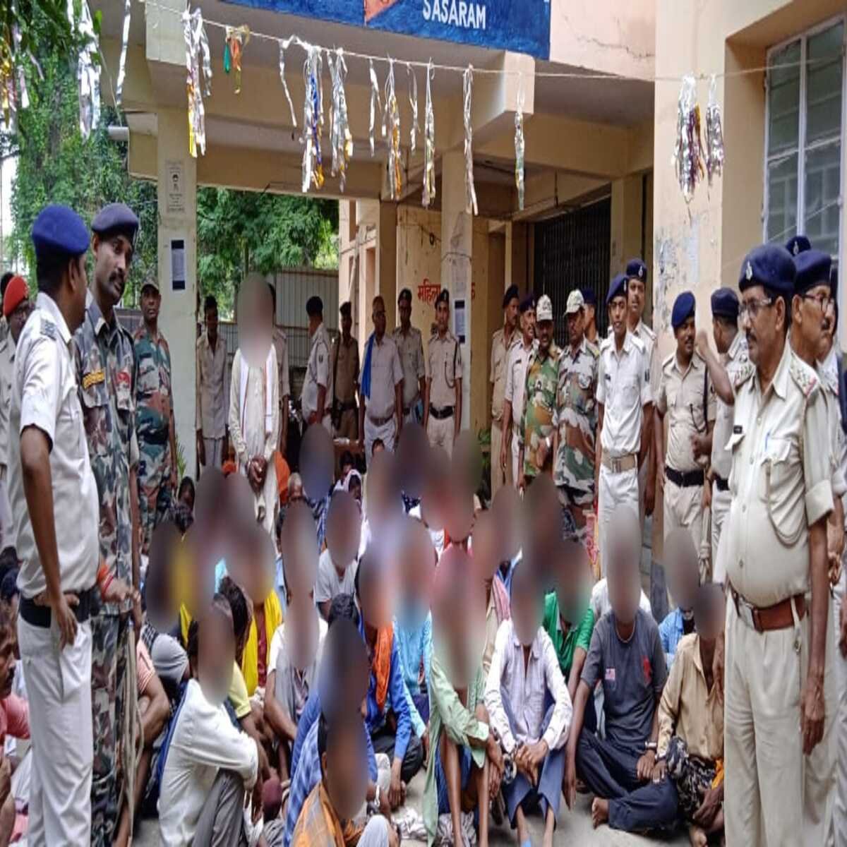 सासाराम : जिले में एक दिन में रिकॉर्ड 208 लोगों की हुई गिरफ्तारी लूट, पुलिस पर हमला,रंगदारी हत्या एवं शराब बिक्री व सेवन को लेकर  विशेष अभियान में हुई  गिरफ्तारी