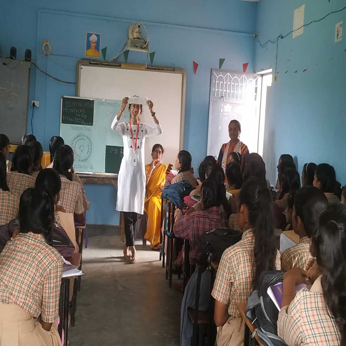 सासाराम : मासिक धर्म व एनीमिया बीमारी से बचाव को लेकर छात्राओं को किया गया जागरूक