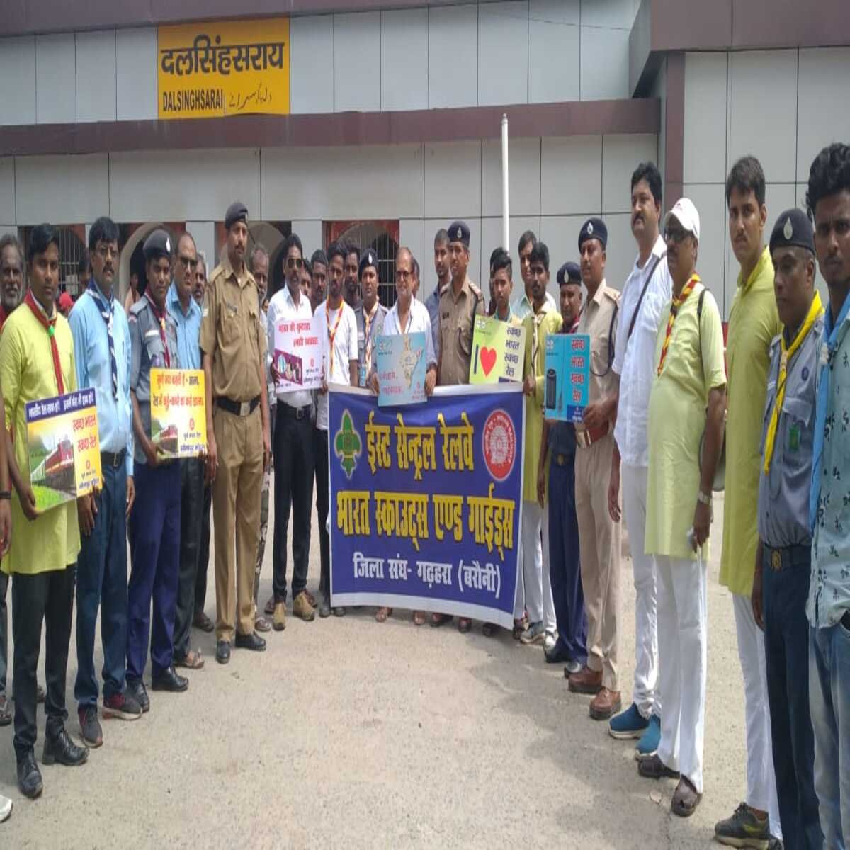 समस्तीपुर : रेलवे स्टेशन पर सुरक्षा और सरंक्षा पर नुक्कड नाटक का मंचन किया गया 
