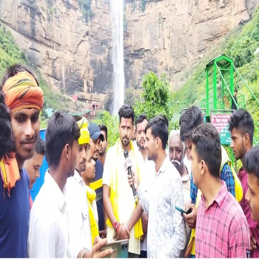 तिलौथू : यदुवंशी सेना के राष्ट्रीय अध्यक्ष ने माँ तुतला भवानी के दरबार में टेका मत्था