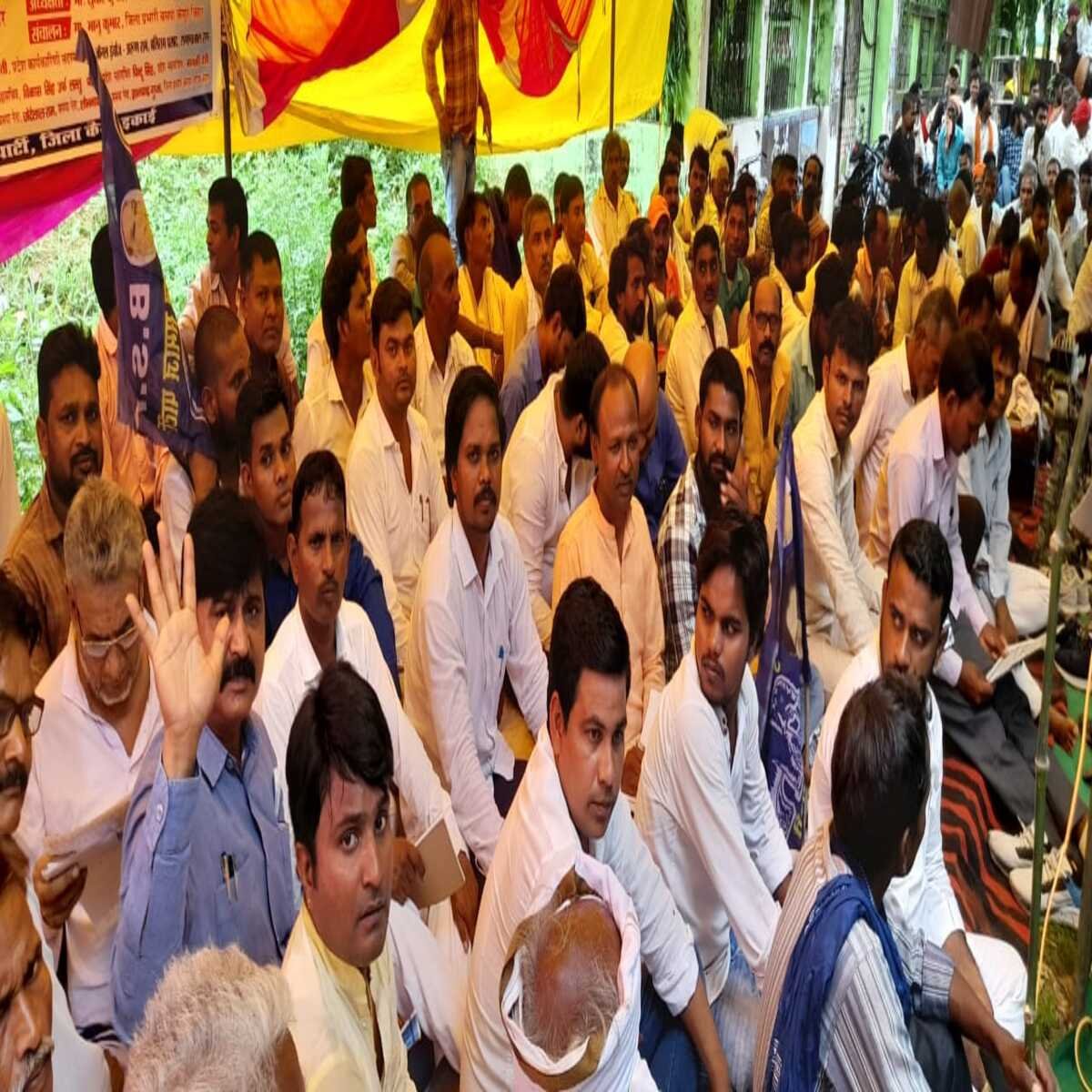 दलित की हत्या के विरोध में बसपा ने किया धरना प्रदर्शन, हत्यारों को फांसी देने की मांग