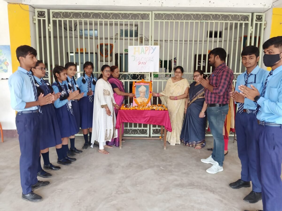 राजेंद्र विद्यालय में शिक्षक दिवस धूमधाम से मनाया गया