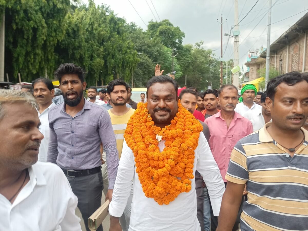 नगर परिषद भभुआ में मुख्य पार्षद के लिए पहले अभ्यर्थी सहबान राईन ने किया नामांकन, 9 पार्षद पद के लिए भरा पर्चा