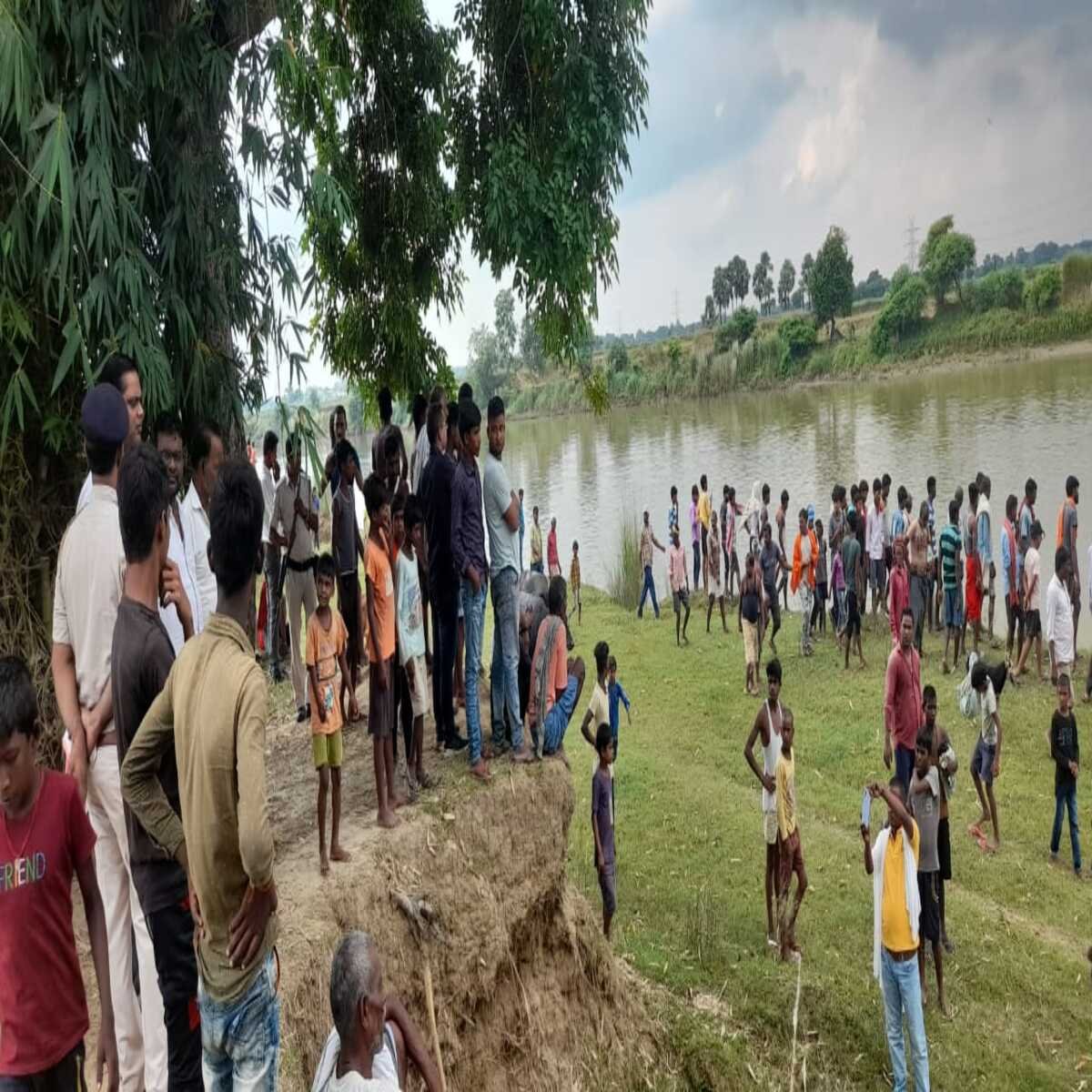 औरंगाबाद : चौबीस घंटे बीतने के बाद भी किसान का नही मिला शव,  खेत में लगी फसल को देखकर लौटने के क्रम में नदी में डूबा किसान   