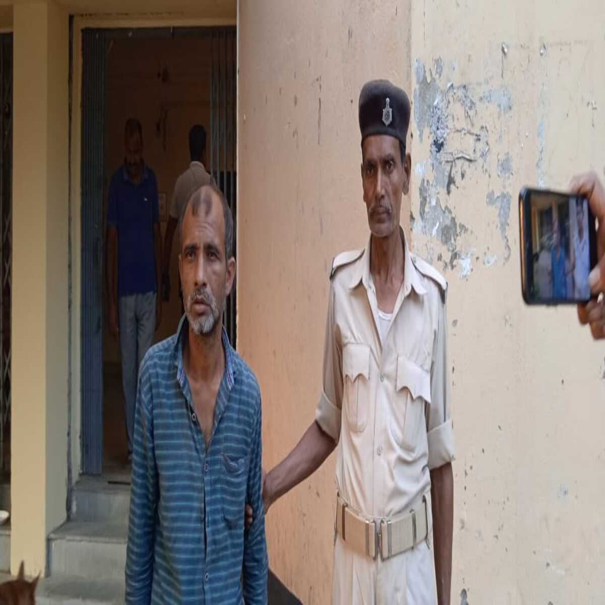 सासाराम : प्रसिद्ध दुर्गा मंदिर में हुई चोरी मामले में आभूषण के साथ चोर गिरफ्तार