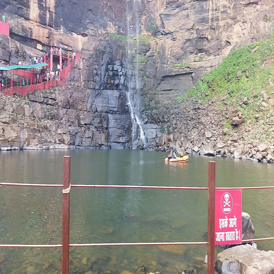 तिलौथू : तुतला भवानी जलकुंड में डूबे वायु सेना के जवान के दूसरे दिन भी नहीं मिला बॉडी , 