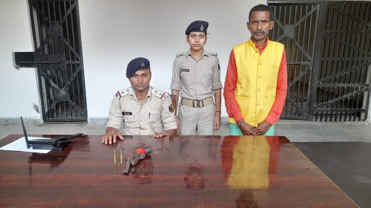 देसी कट्टा व कारतूस के साथ एक व्यक्ति को पुलिस ने किया गिरफ्तार