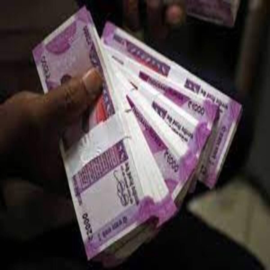 बैंक से 1.70 लाख की निकासी कर लौट रहे सेवानिवृत शिक्षक से हुई छीनैती 